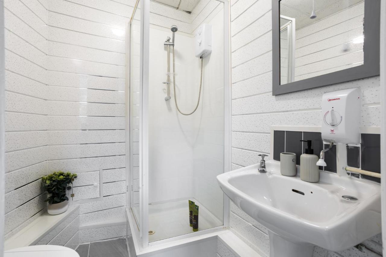 Riverside Studio With Jacuzzi! Sheffield Exterior foto
